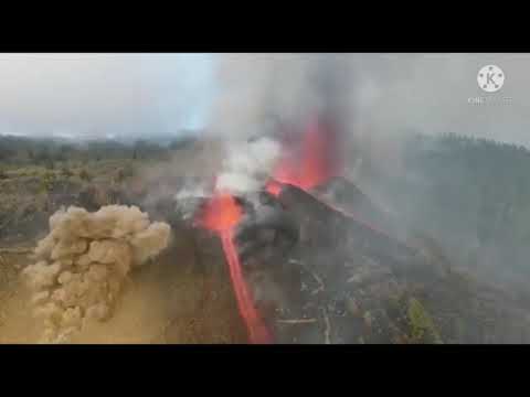 حمم بركان كمبر فيجا تصل إلى المنازل في جزيرة لا بالما في جزر الكناري في اسبانيا 🇪🇦19/9/2021