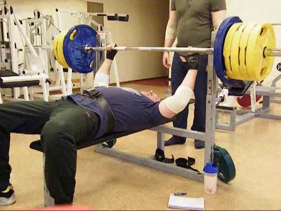 Natty benchpress 180 kg / 396 lb