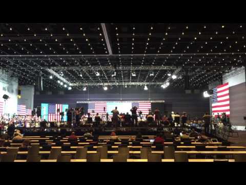 CAUGHT! Hillary Rally in Pittsburgh, PA Faking Crowd!