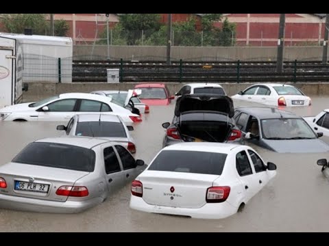 Parking lot near Shujingwan, Puyang, Henan, was flooded !pulsation earth! #flood #lluvias #chuva