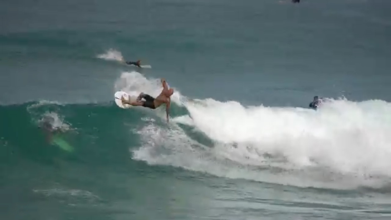 Kelly Slater Free Surfing In Hawaii