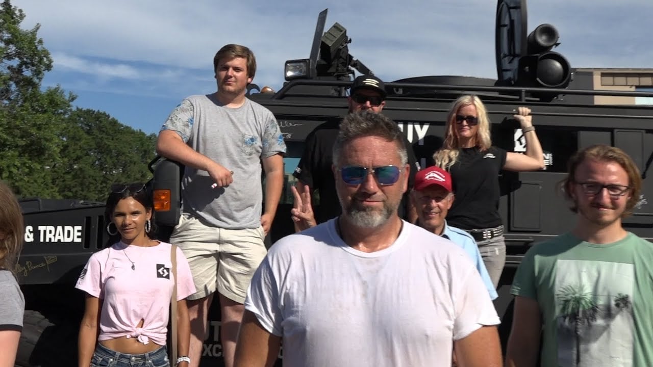 Citizens Protect Border With Second Amendment Using Their Own Military Humvee