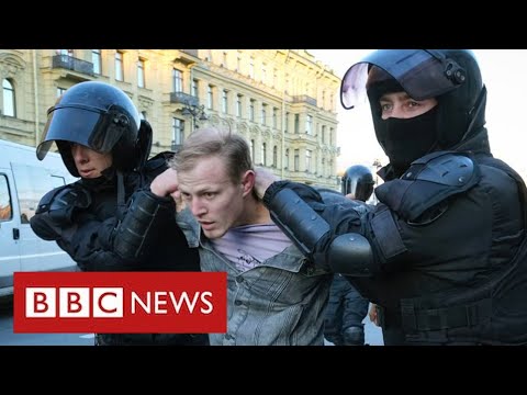 Protests grow in Russia over call-up to fight in Ukraine - BBC News
