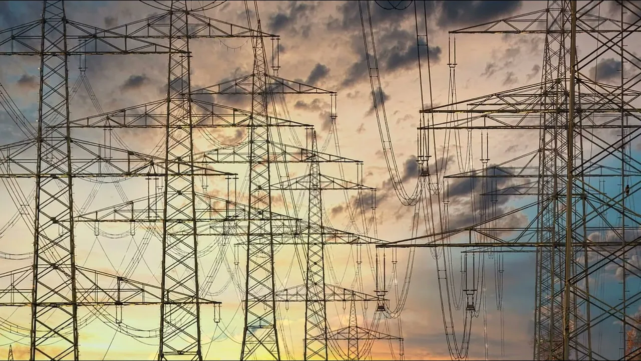 US Power Grid Is Falling Apart, Electricity Shortages to Hit Many States by Summer