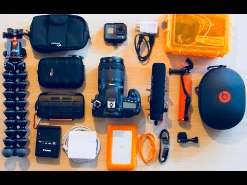 What's In My CAMERA BAG?! The Basics