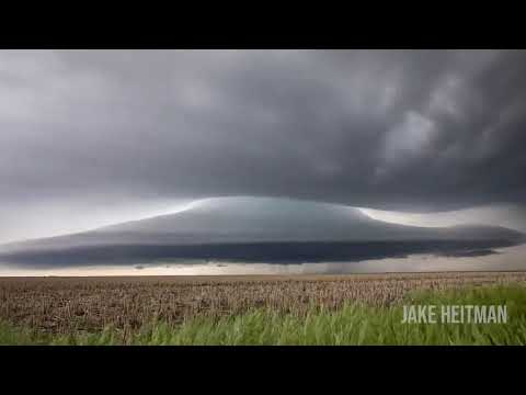 Timelapse Video Captures Massive Supercell Looming Above Northwest Kansas