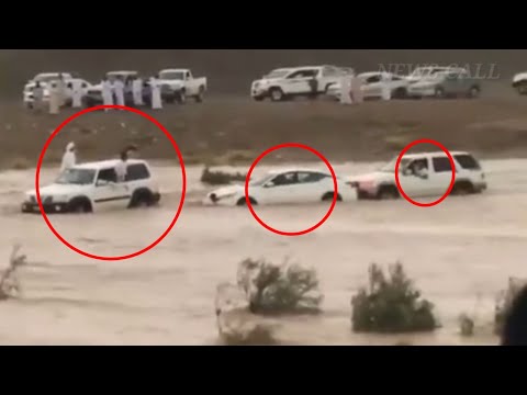 Scary storm | Lighting and clouds | Massive Floods Hits Jalan Bani Bu Ali | Oman.
