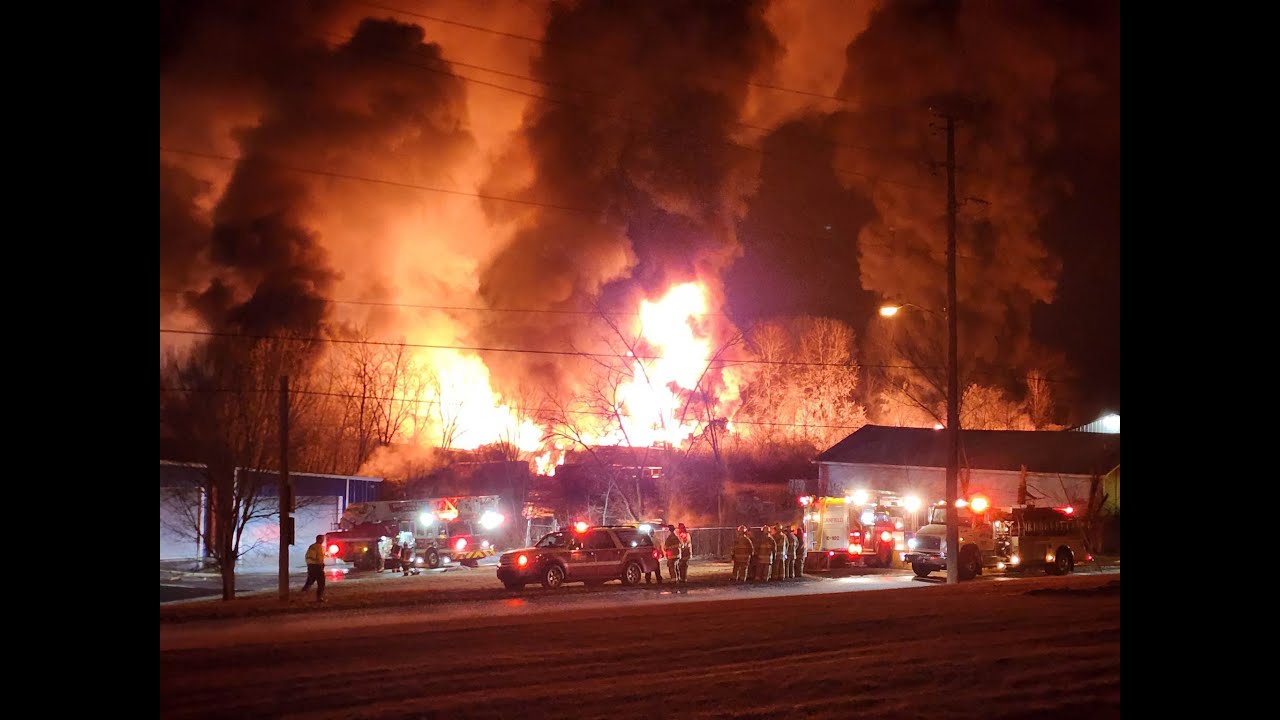 DEVASTATING TRAIN CRASH IN EAST PALESTINE OHIO LEAVES ANIMALS SICK AND DYING