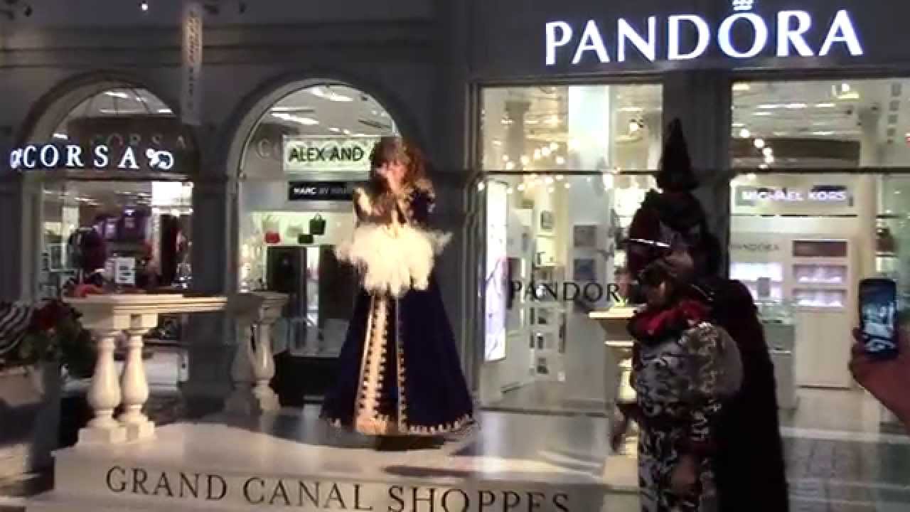 Opera Singer at the Grand Canal Shoppes Venetian Pallazzo