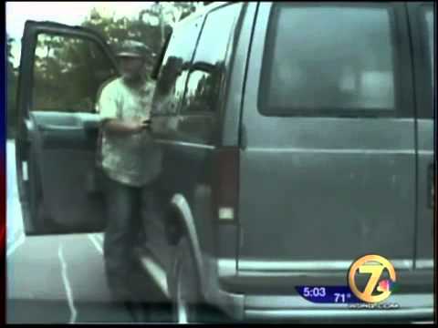 Cop Threatens To Shoot Man Who Is Legally Carrying A Gun In The Back 2013