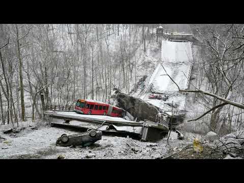 Bridge Collapse In Pittsburgh! Human Chain Formed to Help Rescue Injured People