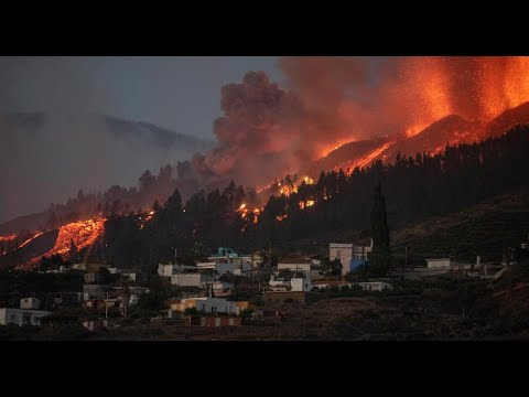 استمرار جريان حمم بركان كمبر فيجا لليوم الثاني في جزيرة لا بالما الاسبانية ودمار 100 منزل سبتمبر