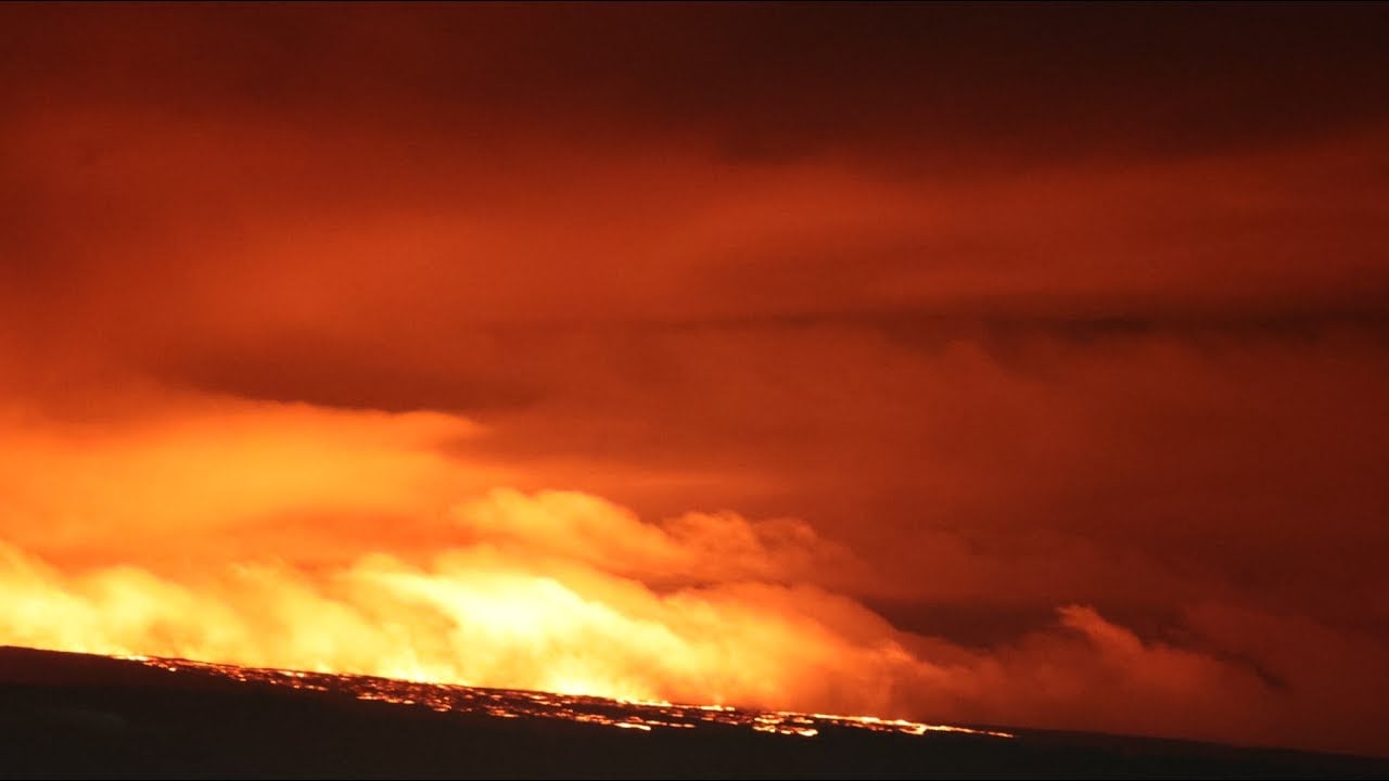 11/28/2022 -- An Amazing day! Mauna Loa erupts in Hawaii -- UPDATE -- lava flow off North caldera