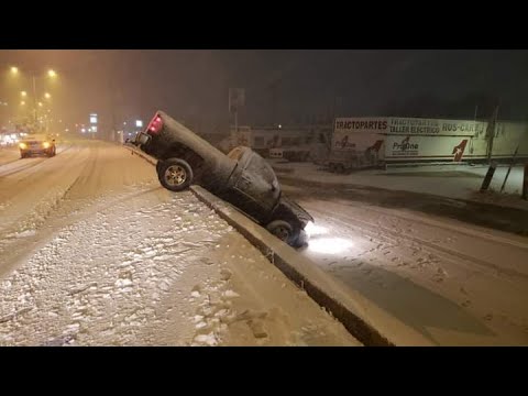 China is freezing! Crazy snow storm covers cars and streets, Beijing