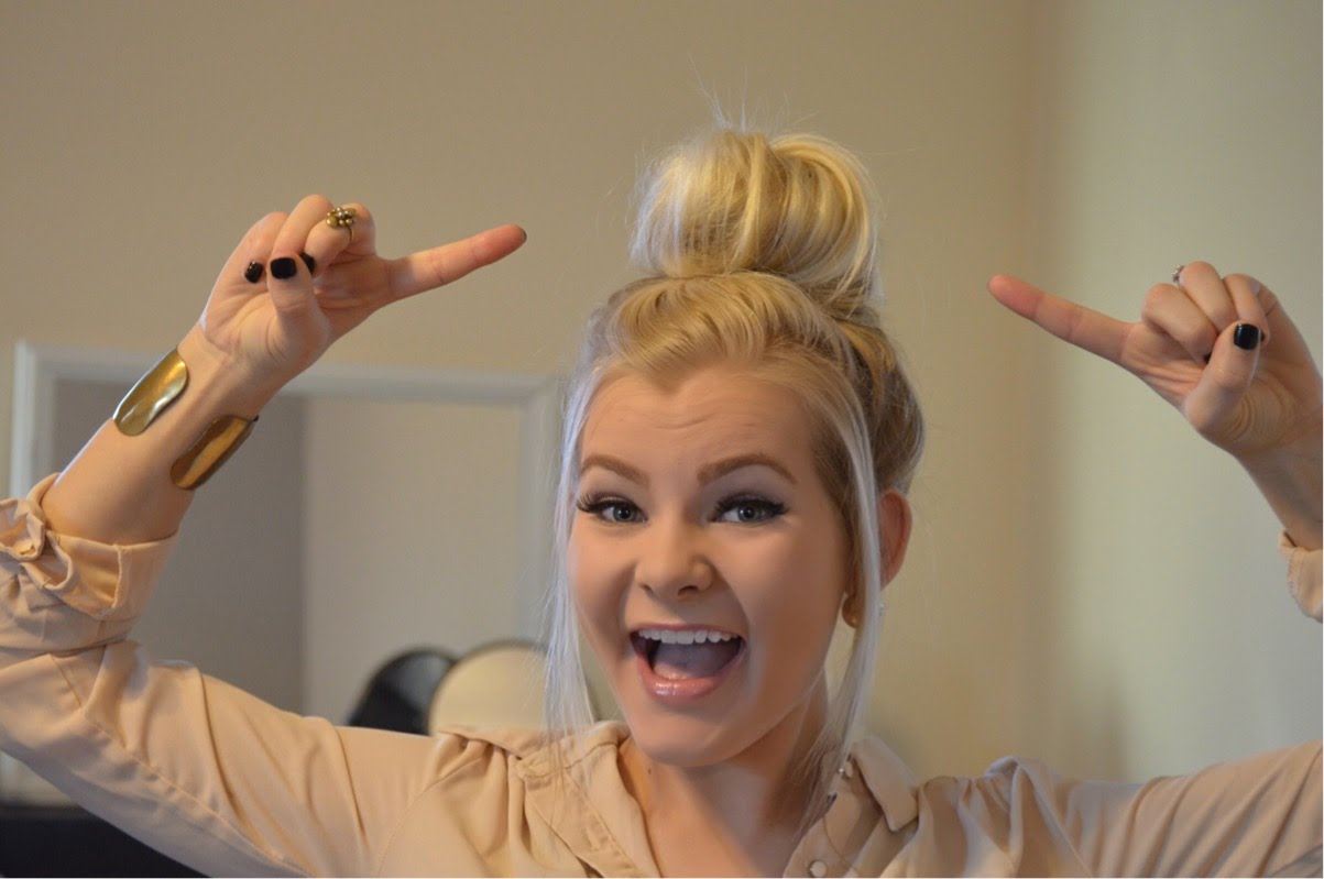 How to Achieve an |EASY| Top Knot Bun!!♡