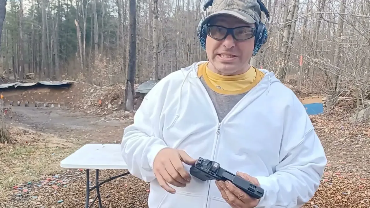 Shooting Glock 22 with one hand - 40 cal