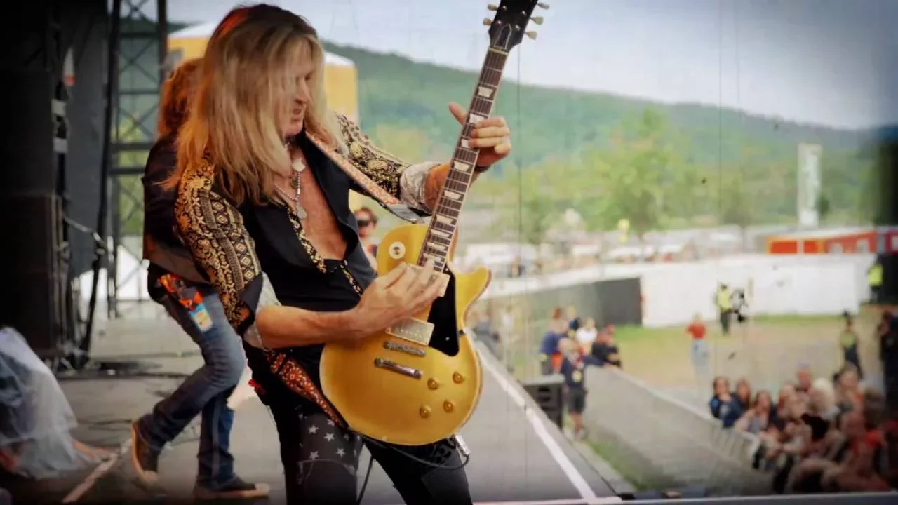 The Dead Daisies - Long Way To Go - A Come-back to Good Hard-Rock And With Meaning