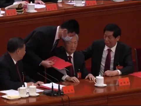 Γιατί απομακρύνθηκε ο πρώην ηγέτης της Κίνας από το συνέδριο του κόμματος;