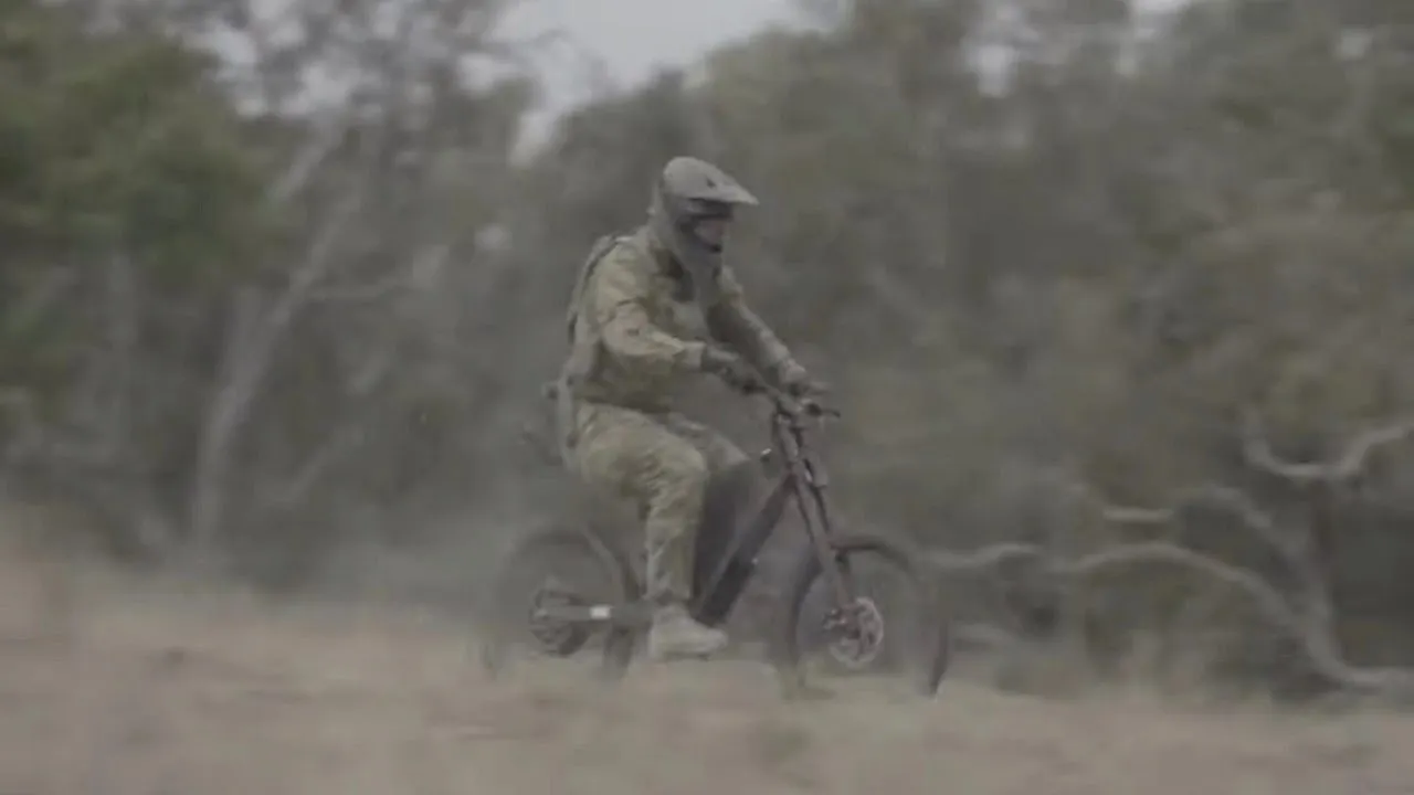 WATCH AUSTRALIAN SOLDIERS USING THESE 50 MPH ELECTRIC BIKES ON SCOUTING MISSIONS || 2021