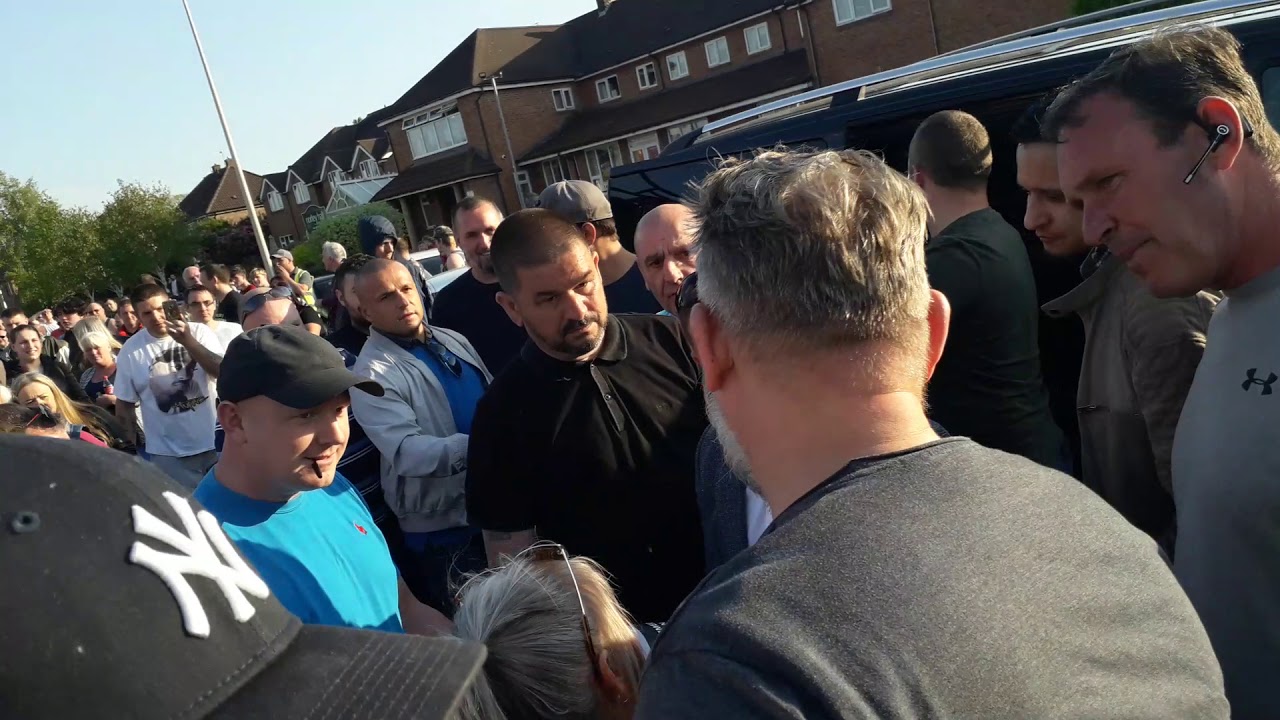 Tommy Robinson With Wigan People On The Estate - Monday, May 13, 2019