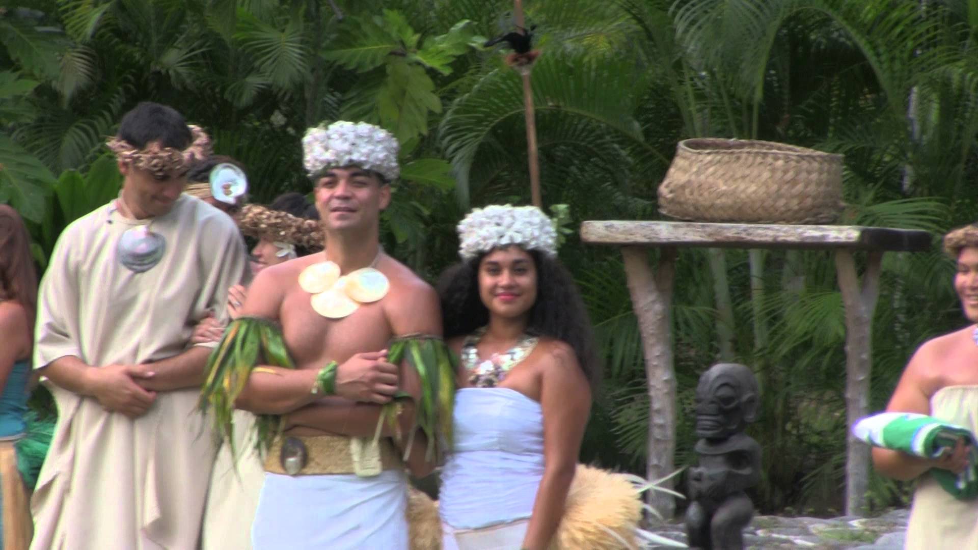 Wedding Couple Polynesian Cultural Center Hawaii