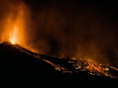 انفجارات بركانية تهز جزيرة لا بالما اثر تاثير بركان كمبر فيجا وفيضانات اخرى تجتاح اسبانيا 23 سبتمبر