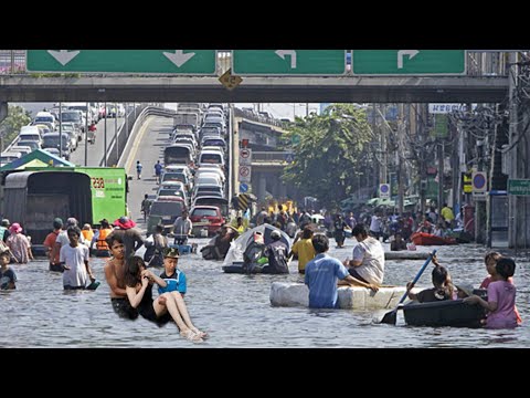 Bangkok streets become river! Heavy rain causes river overflow in Thailand