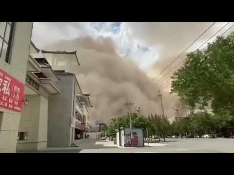 عاصفة رملية ضخمة تجتاح مقاطعة قانسو في الصين برد كبير الحجم يضرب شمال ايطاليا يوليو2021