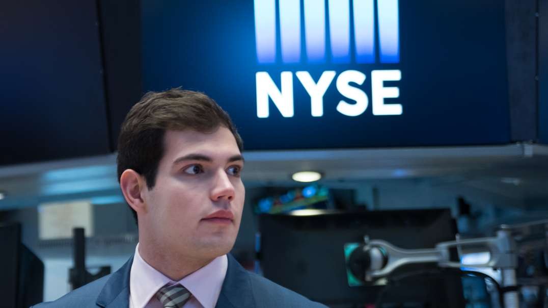 Cubano empieza a Invertir en la Bolsa de Valores del NYSE.mp4