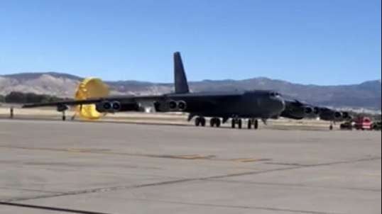 Our guest arrived: B52 Taxiing