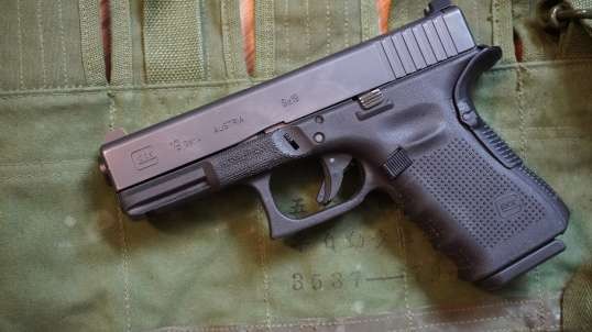 Glock 19 Tabletop Review + Thoughts