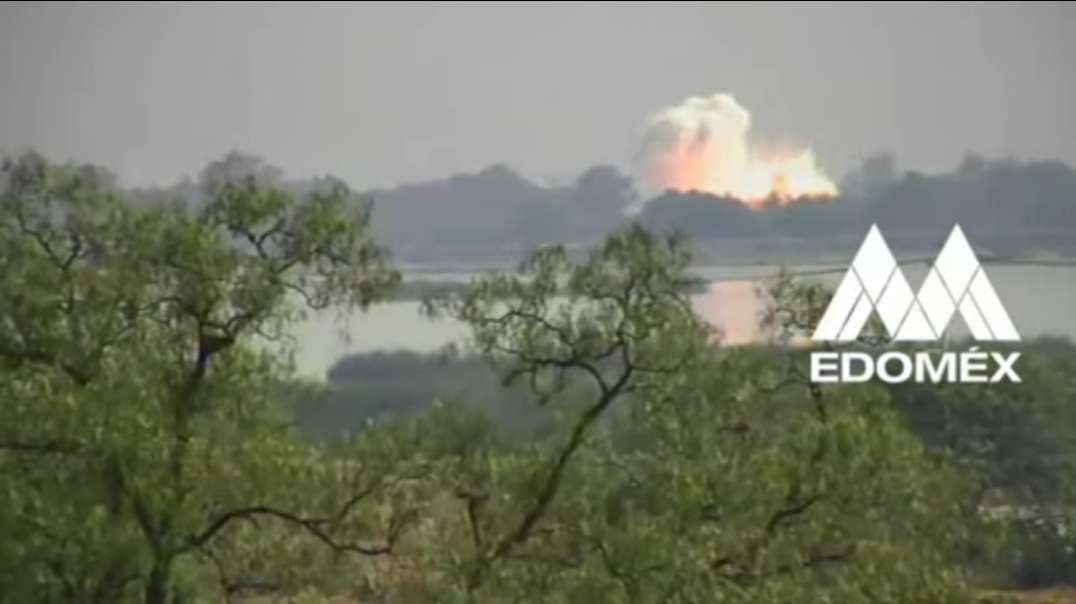 Massive Explosion at Mexican Fireworks Factory Caught on Camera.mp4
