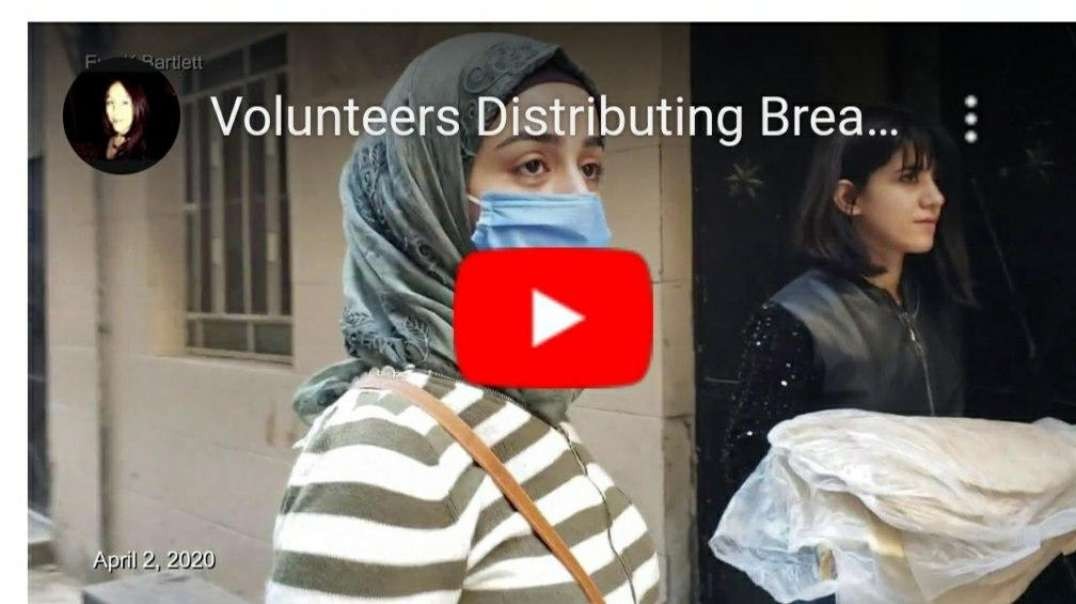 Volunteers Distributing Bread in Syria.mp4