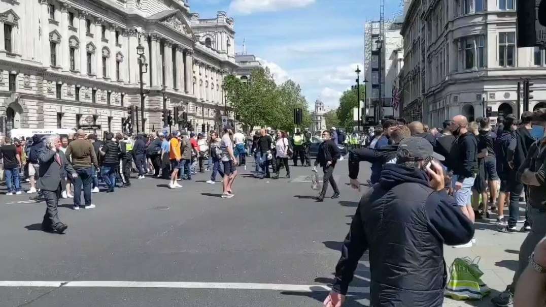 outside Churchchill box couple of hundreds .mp4