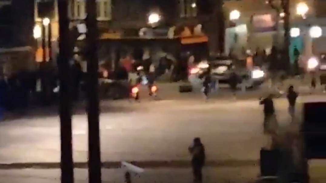More riots happening in several dutch cities , its not only migrants but also du.mp4