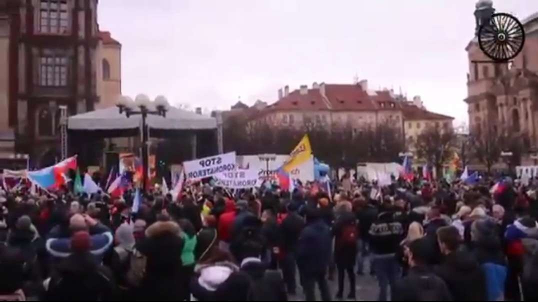 Anti lockdown protest yesterday in Prague , Czech Republic.mp4