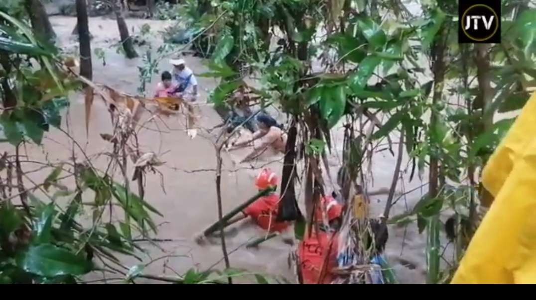 MASSIVE FLOOD IN LEYTTE PHILIPPINES DUE TO HEAVY RAINS OF LOW PRESURE AREA or LP.mp4