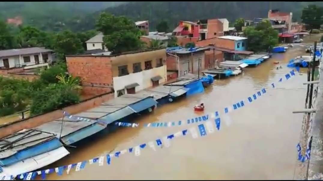 Floods in @Guanay La Paz Department, Bolivia.Floods also affecting parts of @Coc_low.mp4