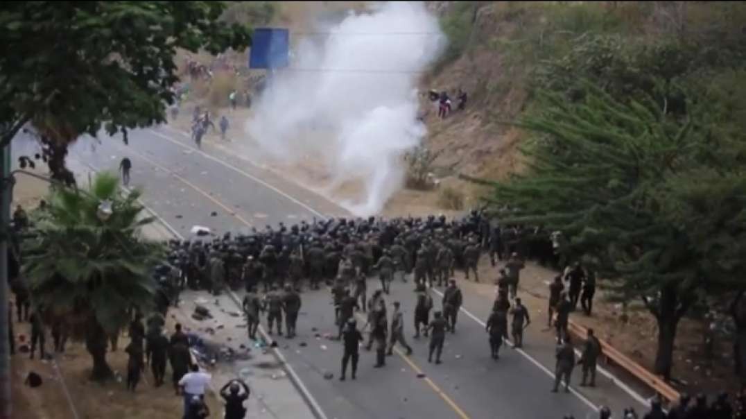 Guatemalan forces clash with migrant caravan