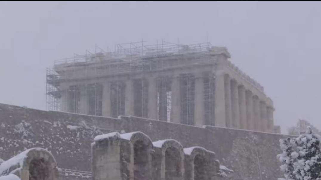 Heavy Snowfall Blankets Athens, Sending Greek Capital into Chaos.mp4