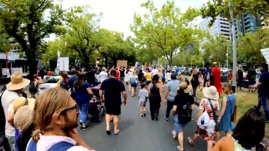 Full Walk Peaceful crowd, Aggressive Cops