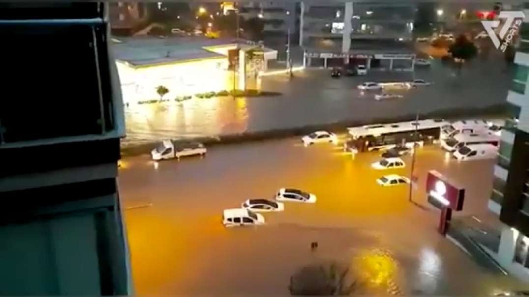 CRAZY Weather- severe flooding in Izmir, Turkey flood 2021 - Natural Disasters. .mp4