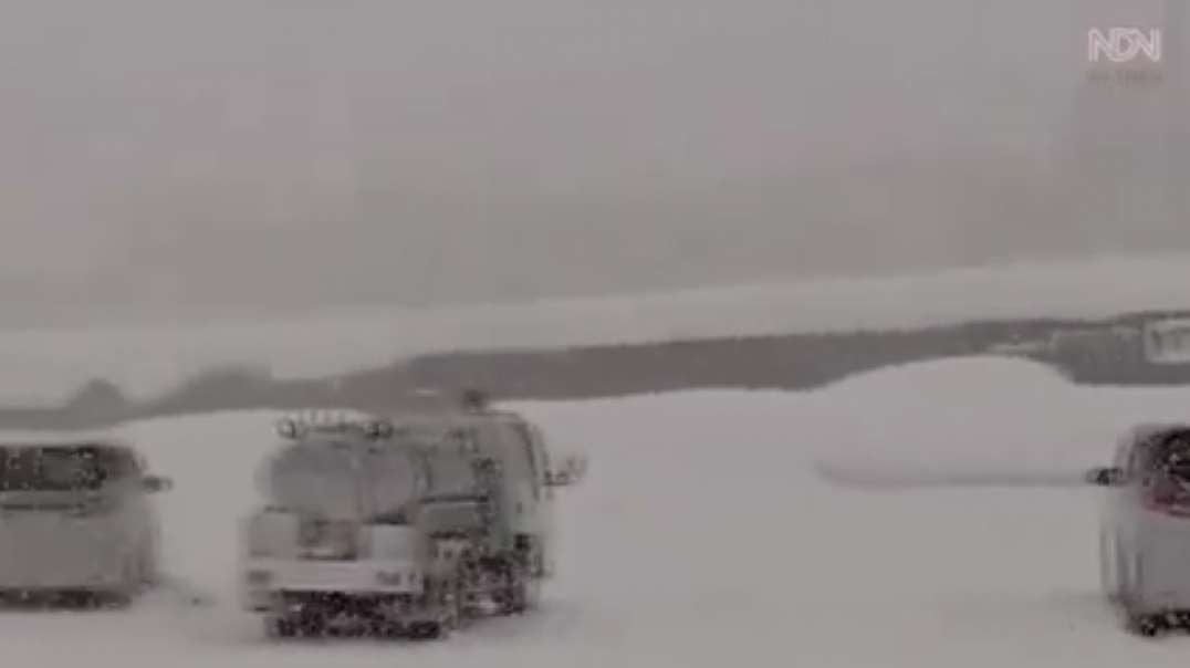 Over 39,000 households caught in snow due to record snowfall in Iwamizawa, Hokka_low.mp4
