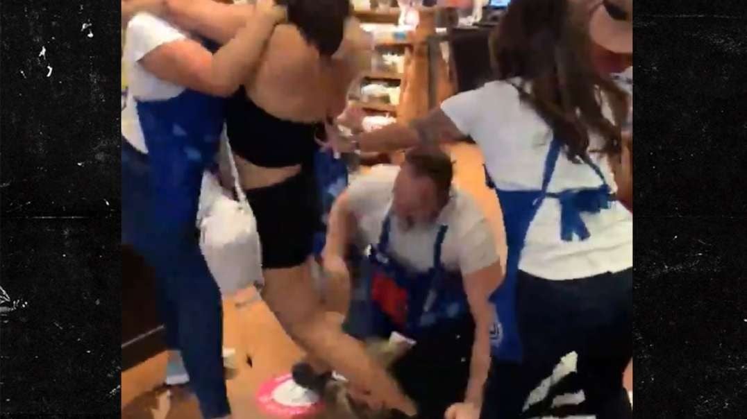 Bath & Body Works Fight, A Brawl Broke Out Over A Mask At BBW Fashion Square Mall..mp4