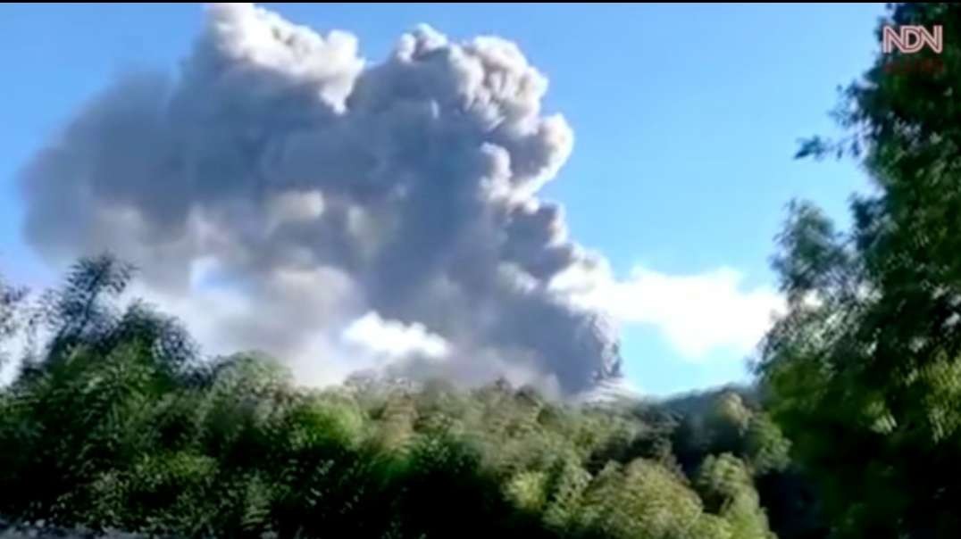 Impressive Pacaya volcano eruption with ashfall plume 25 km away, Guatemala  Dis.mp4