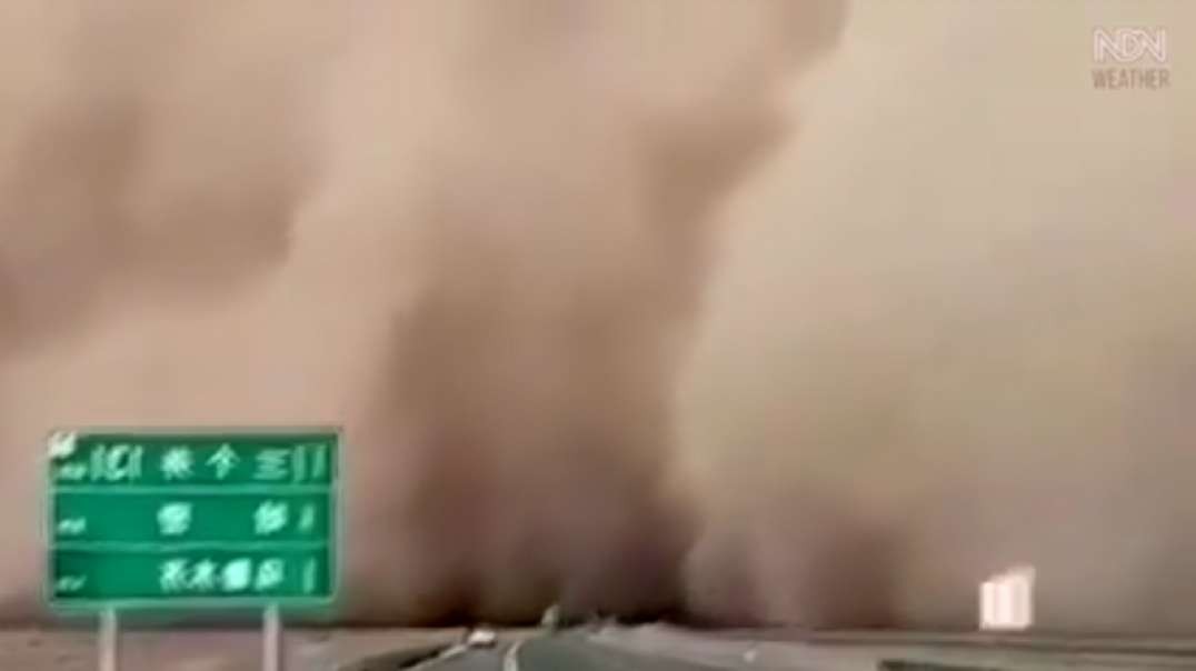 Apocalyptic skies as Beijing hit by worst sandstorm in a decade. China - 北京沙尘暴_low.mp4