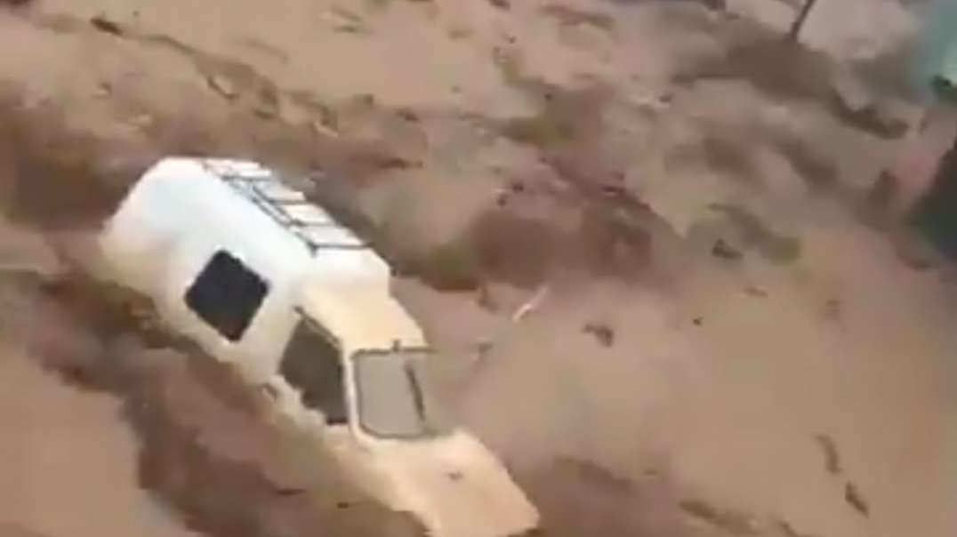 Terrible and Dramatic images this afternoon in @Tetuán @Marruecos Flag of Morocc_HIGH.mp4