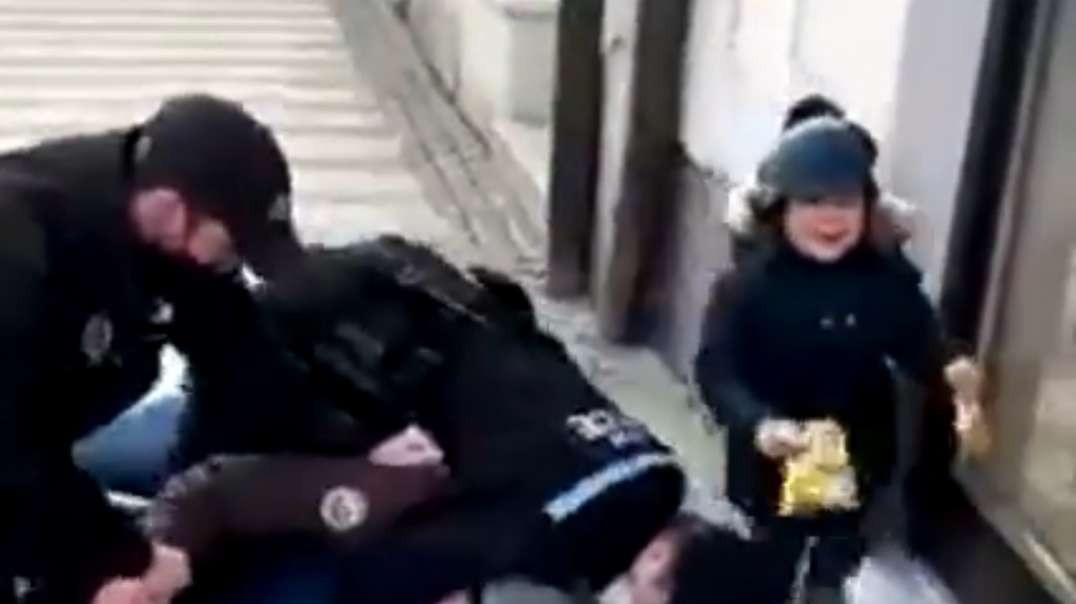 Czech Police forced a man to the ground for forgetting his mask while his child .mp4