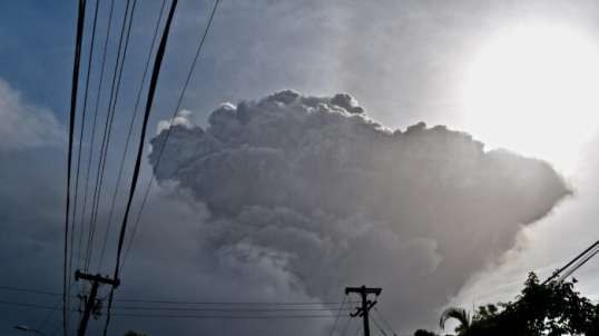 St. Vincent island, only vaccinated can evacuate the volcano eruption