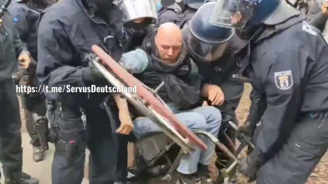 German police locking up a man in wheelchair on anti lockdown protest earlier to.mp4